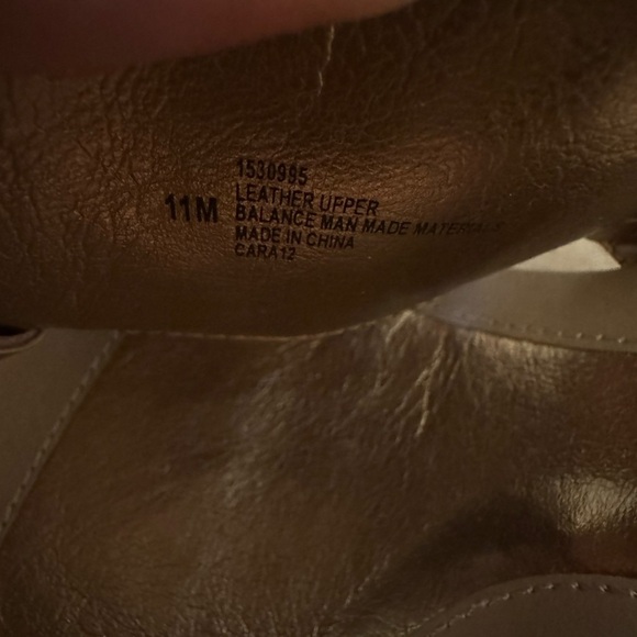 NWOT Beautiful Elegant Glam Summer Fun Women’s Size 11 Gold Wedges by SOFFT - Picture 15 of 15